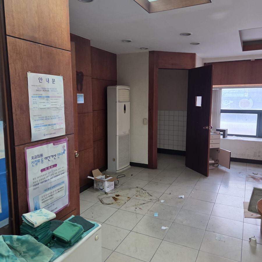 유가읍 진료실 내부 원상복구 전 상태 - 대경철거 시공사례