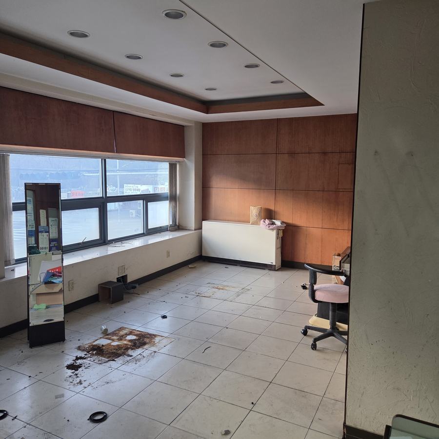 선산읍 접수실·대기공간 철거 전 - 대경철거 시공사례