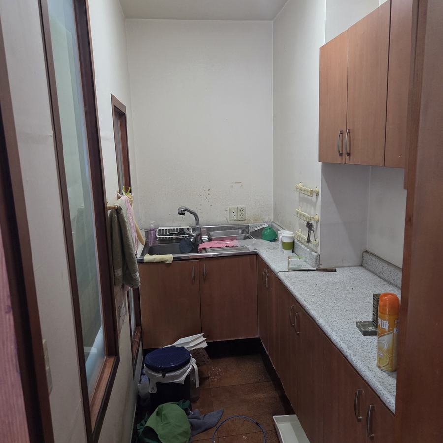 옥포읍 탕비실 싱크·수납장 철거 전 - 대경철거 시공사례